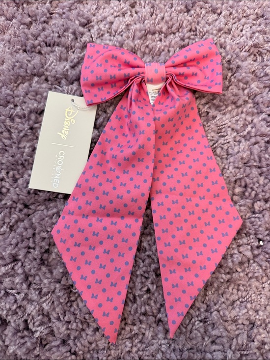 Disney Accessories - Crowned Athletics Disney Daisy Duck Bow with barrette